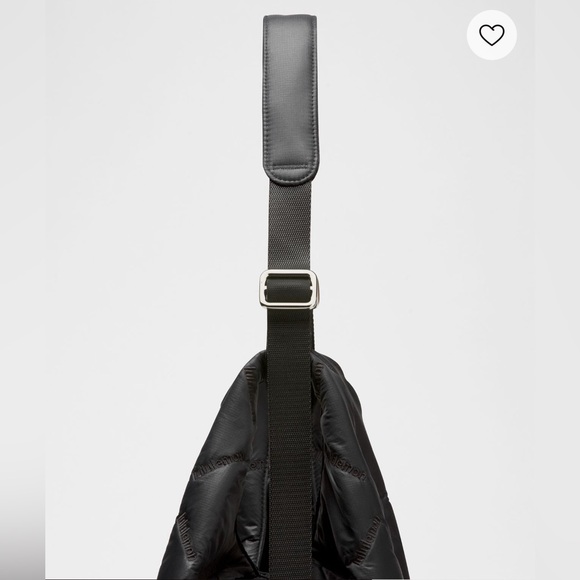 Lululemon Guilty Pleasures Shoulder Bag 14L in Black NWT - Picture 3 of 16
